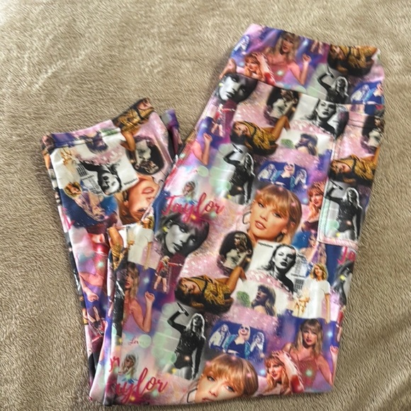 Amelia James Pants - Amelia Rose Swiftie Colorful Cropped Taylor Swift Print‎ Leggings